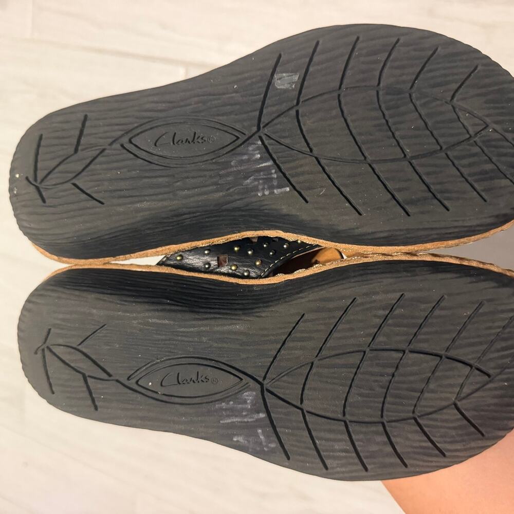 Clarks Artisan Black Studded Leather Thong Sandals Women’s Size 7.5 M Comfort - Picture 3 of 4